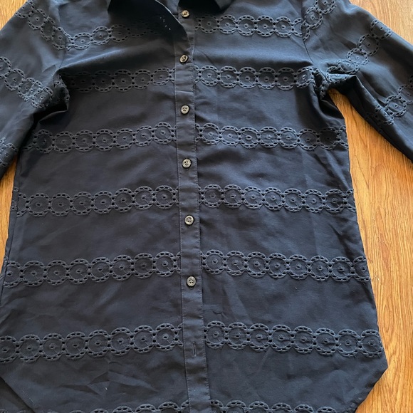 Ann Taylor button down shirt with eyelet details - Picture 3 of 9